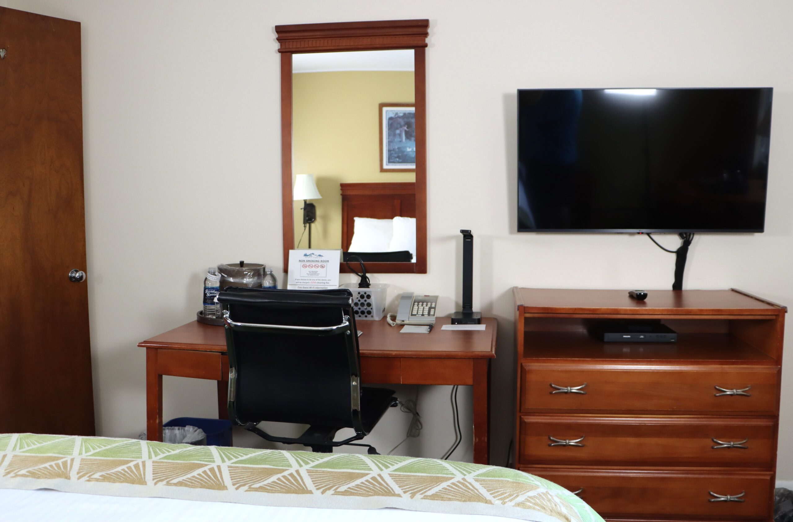 Queen Bed View 6
