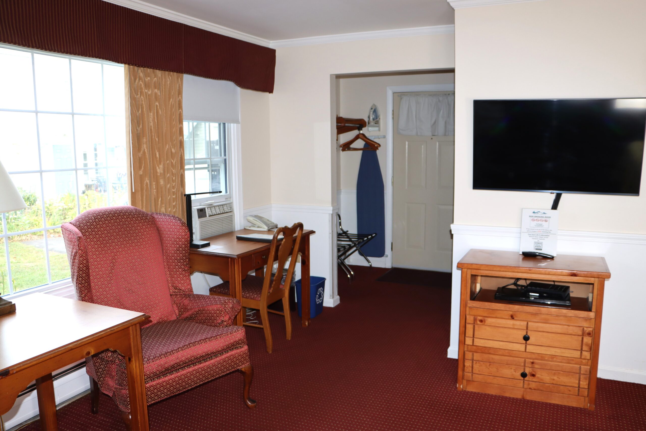 Queen Bed View 6