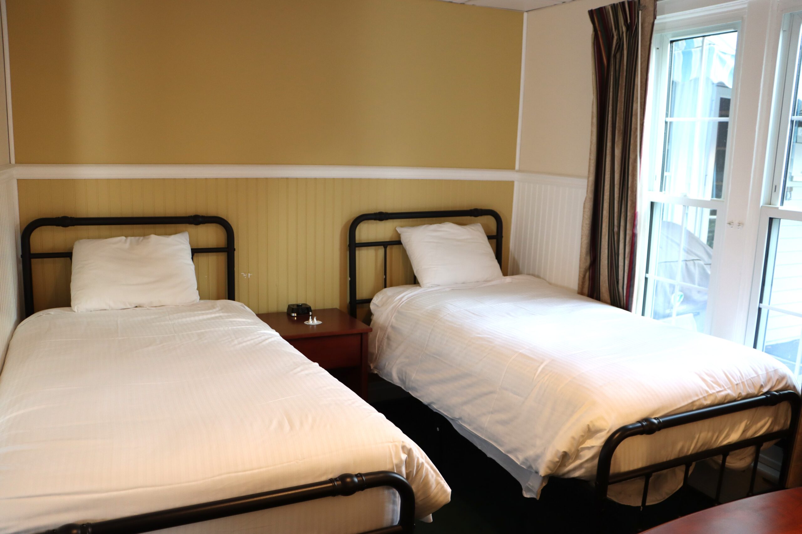 Queen Bed View 6