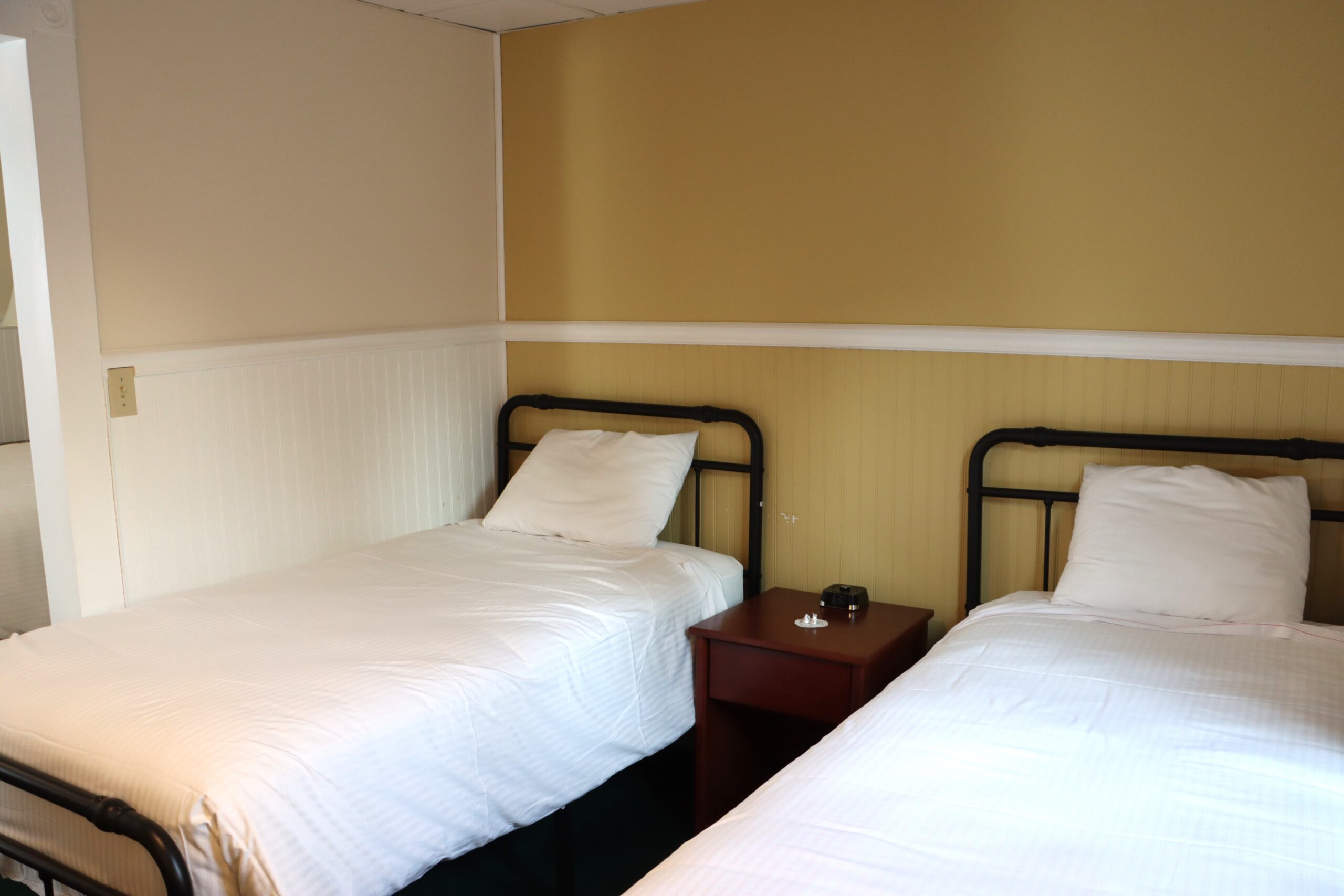 Queen Bed View 7