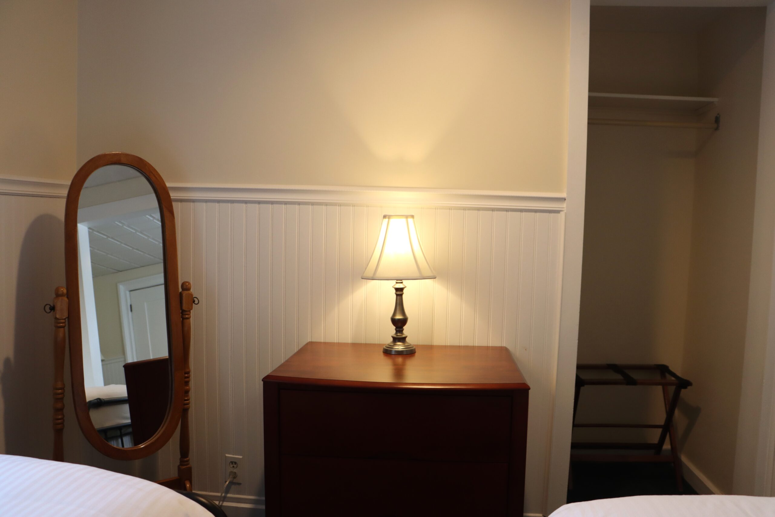 Queen Bed View 9