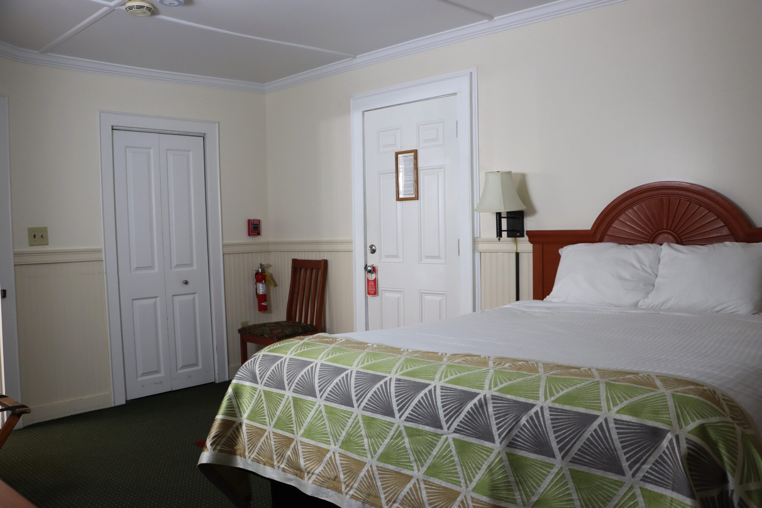 Queen Bed View 9