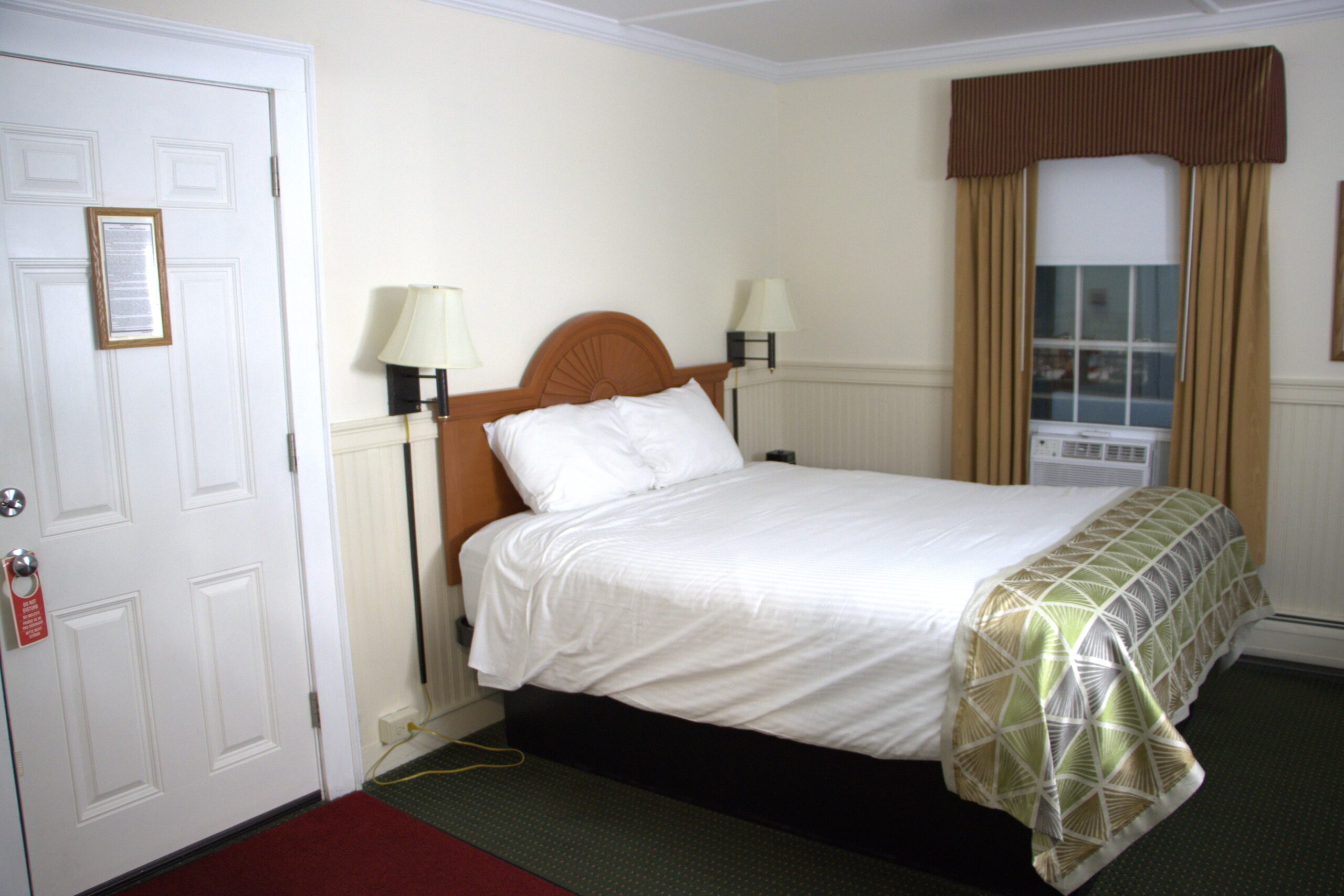 Queen Bed View 10